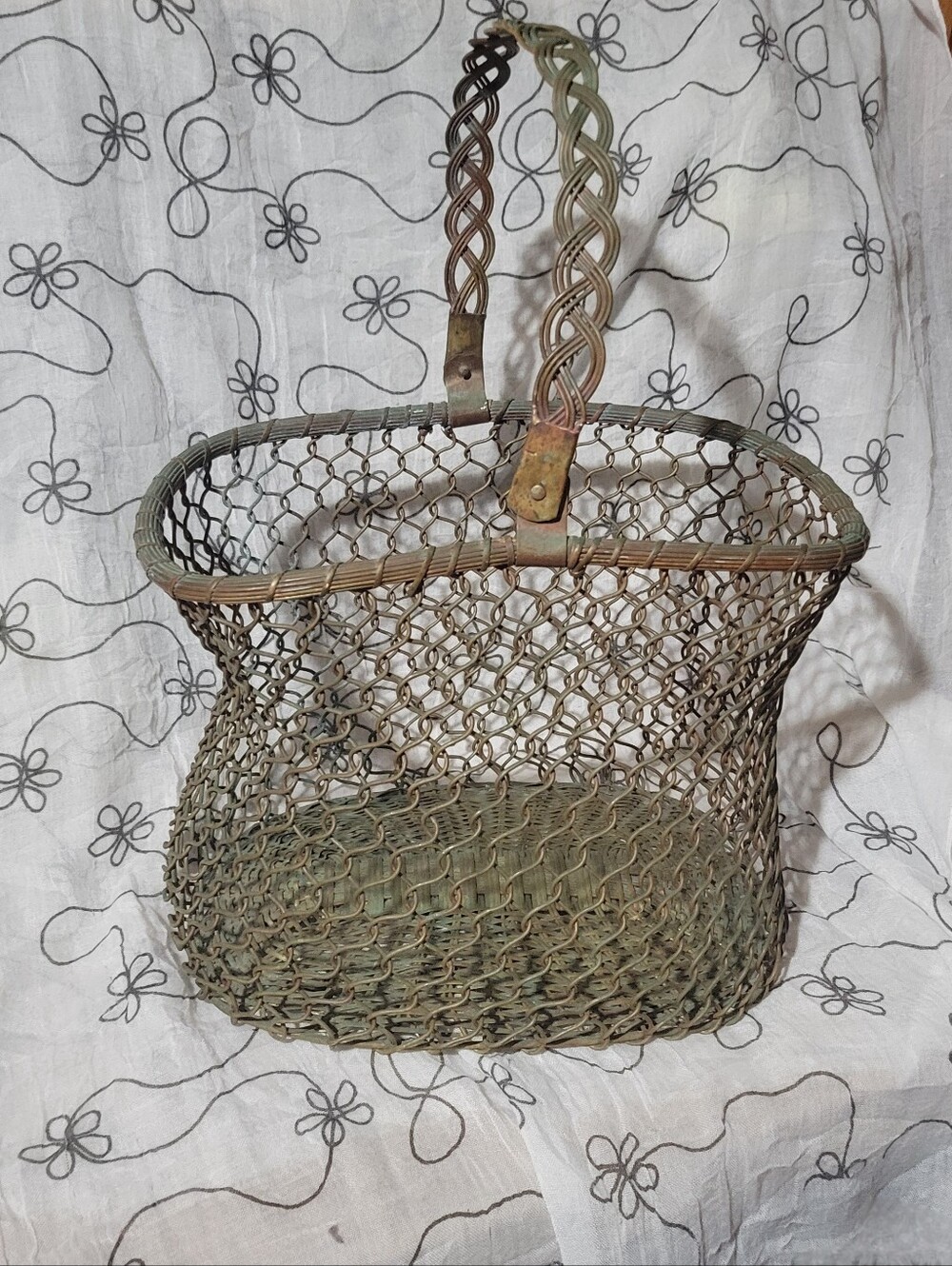 Vintage Solid Brass Wire Basket Farmhouse Braided Swivel Handle w/green patina